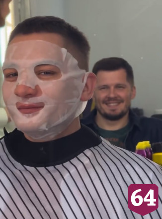 Саратовский актер поделился кадрами с площадки новых «Праздников»