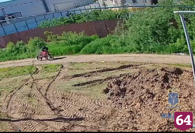 Кража мотоцикла из подземного паркинга в Саратове попала на видео